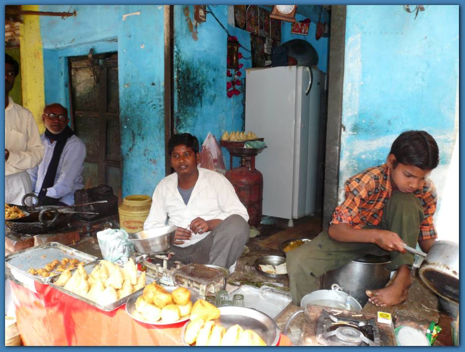 900x674 pixels (90K)